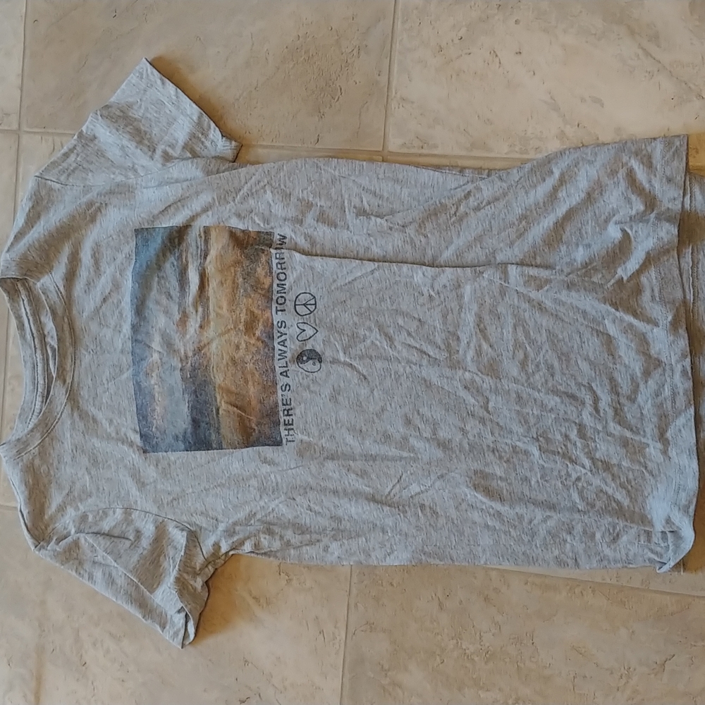 Grey shirt, small womens